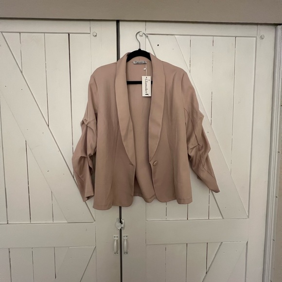 Brand: Glamaker
Blazer/Jacket
Size Med
Color light pink
Stunning light-weight - Picture 1 of 5